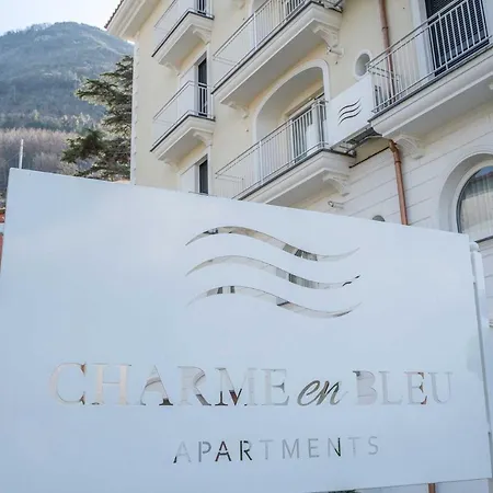 Charme En Bleu